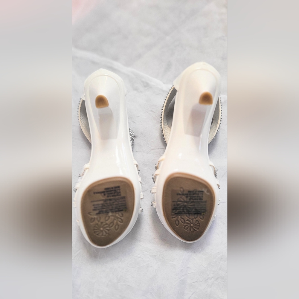 NWT! Fall Glam Rhinestone Olivia K White Dress Sandal Low Heel Wedding Shoe 8 - Picture 3 of 17